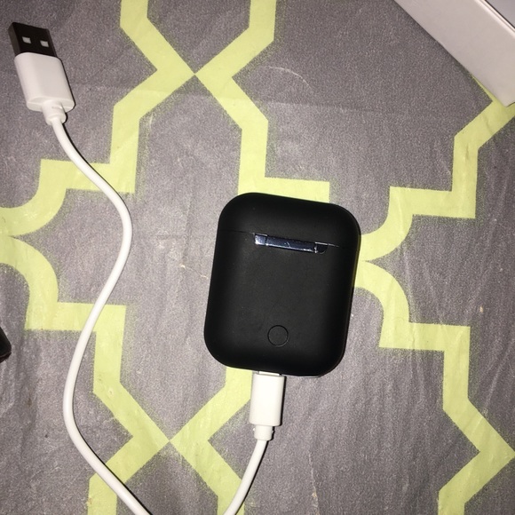 Black AirPods - Picture 2 of 4